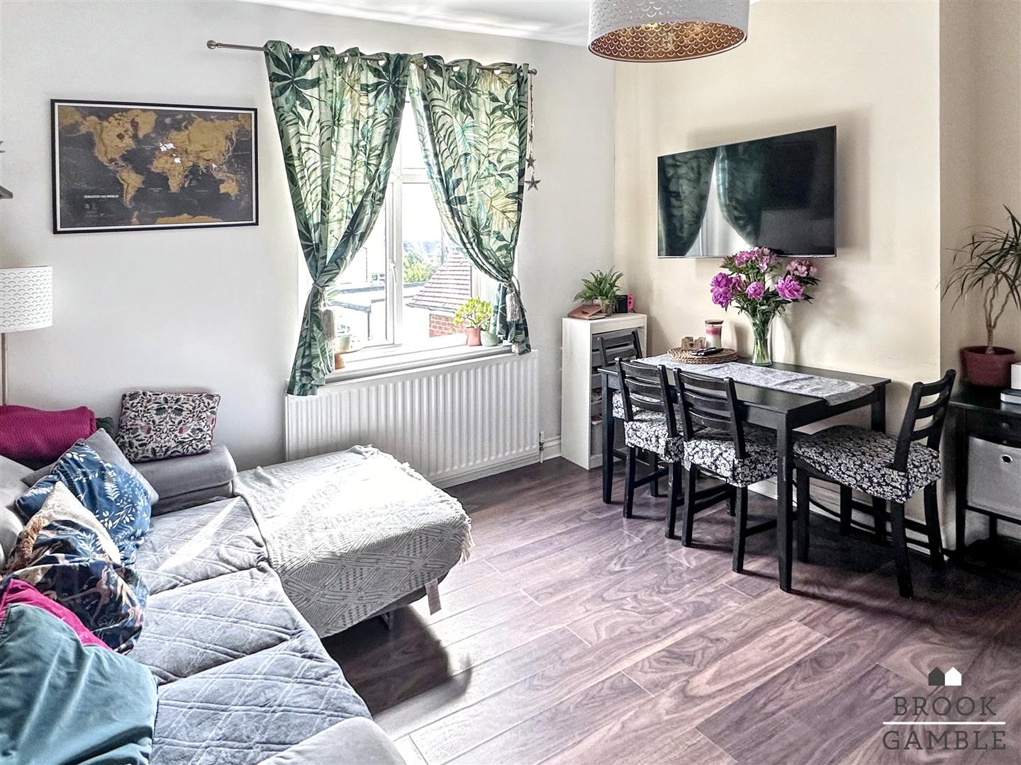 2 Bedroom Flat - Conversion. 19 St. Annes Road in Eastbourne, East Sussex 3